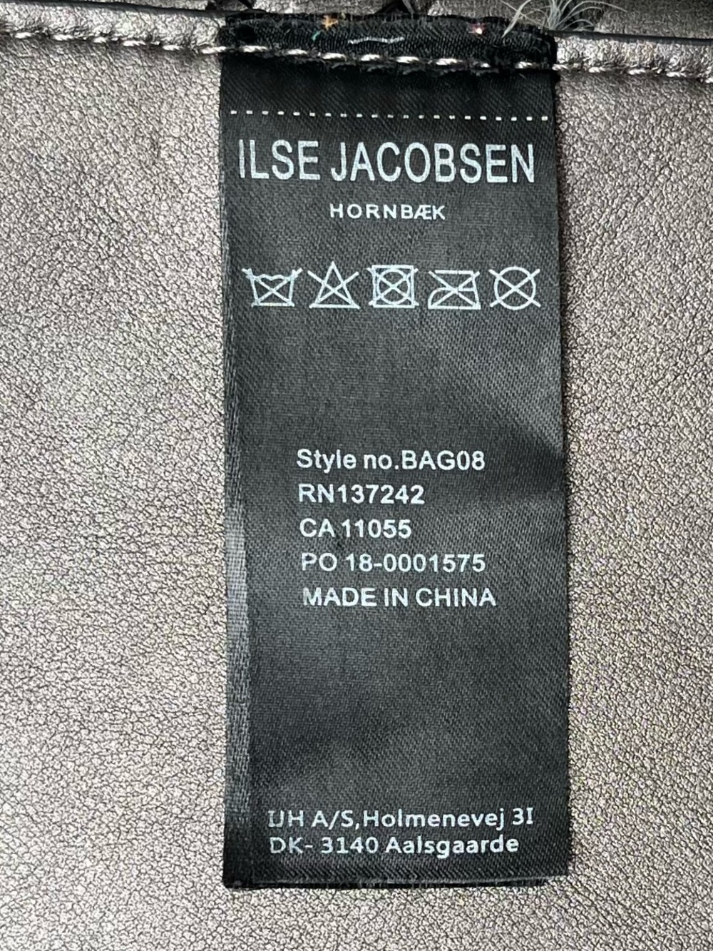 Ilse Jacobsen woven reversible tote in black and metallic gunmetal - Picture 4 of 10